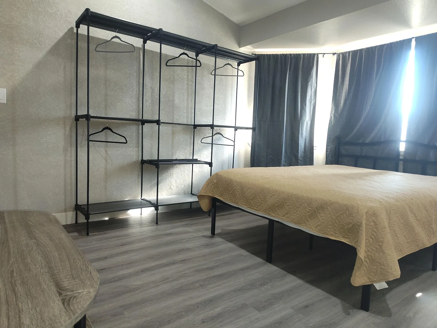 4 bed, 4.0 bath, 2200 sqft, $901 — Photo 2