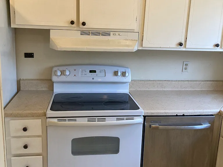 28 Willa Dr #B — Photo 1