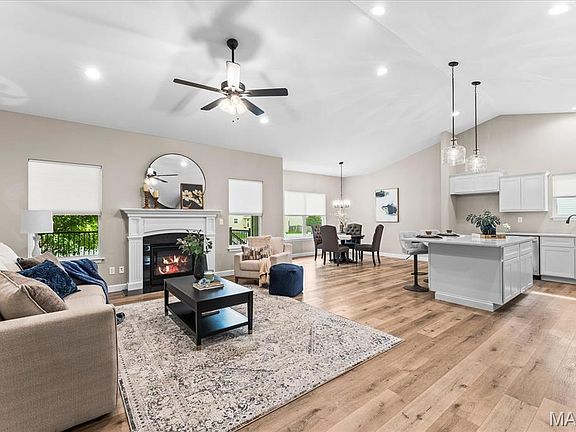 4th image of 755 Seagate Dr