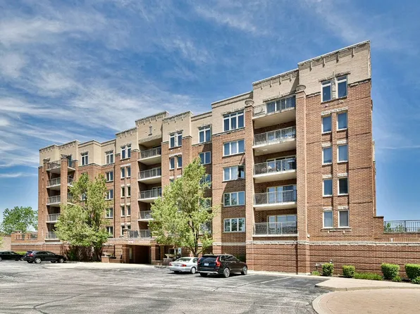 635 Perrie Dr APT 604, Elk Grove Village, IL 60007