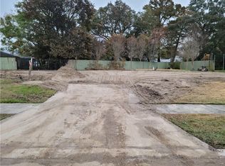 203 Appletree Ln, Gretna, LA 70056