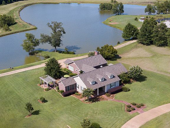 2nd image of 499 Breakwater Dr