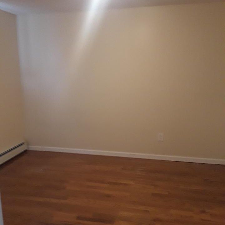 2nd image of 4400 Broadway #300