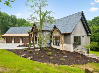 645 Douglas Ridge Dr, Dandridge, TN 37725