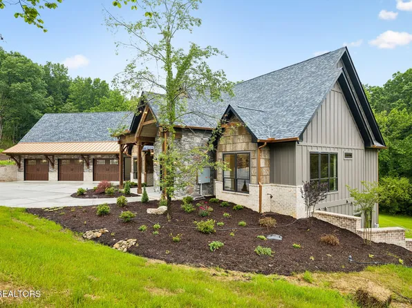 645 Douglas Ridge Dr, Dandridge, TN 37725