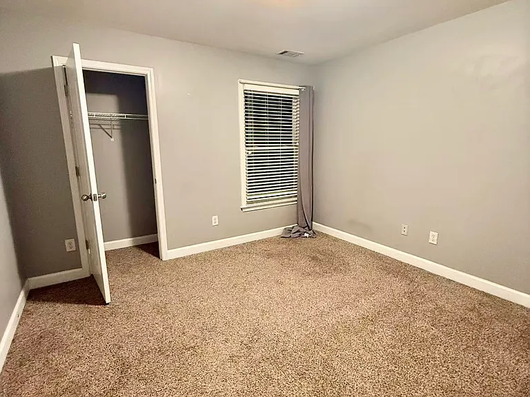 1656 Oakbrook Lake Dr — Photo 9