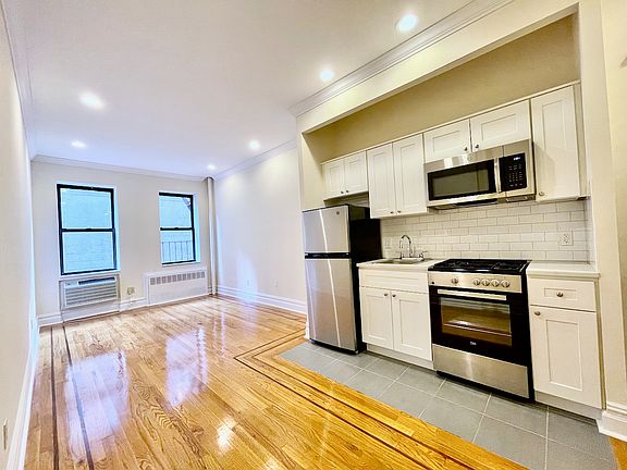 2nd image of 324 E 34th St APT B3