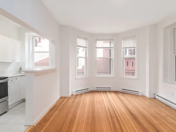 20 Huss Ct APT 104, Lynn, MA 01905