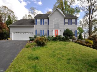 11 Oak Crest Ct, Fredericksburg, VA 22405