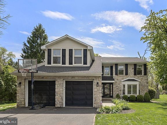 2nd image of 862 Village Cir