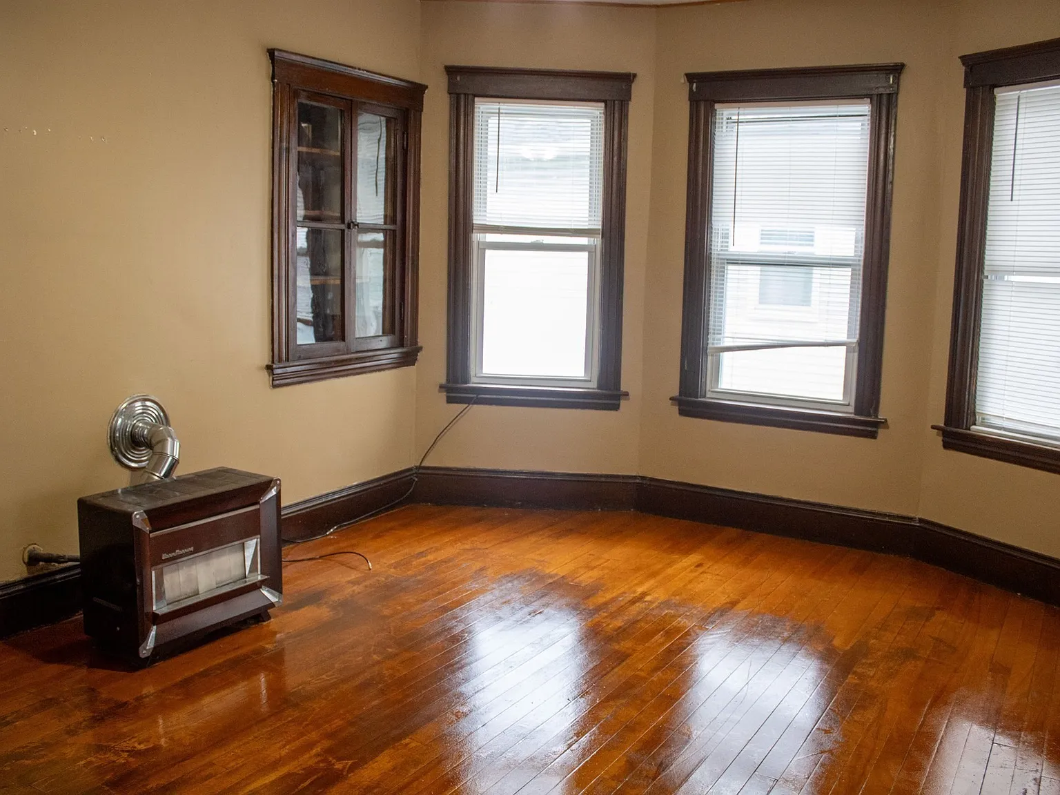 2 bed, 1200 sqft, $2,000 — Photo 3