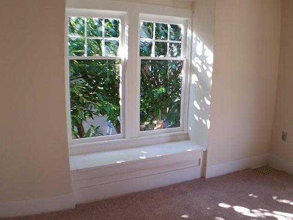 317 w 2nd window seat in LR