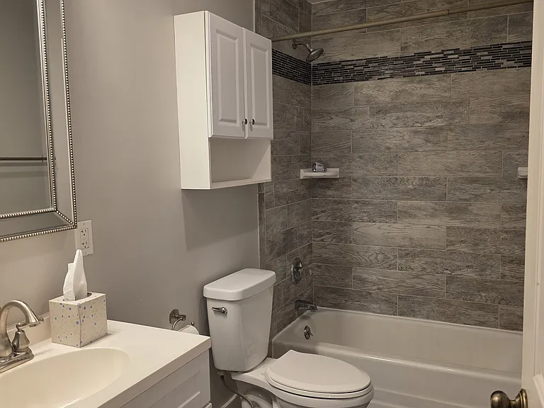 405 E Grand River Ave — Photo 3