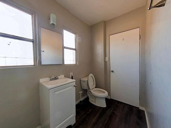 3rd image of 519 W 82nd St Unit 1/2