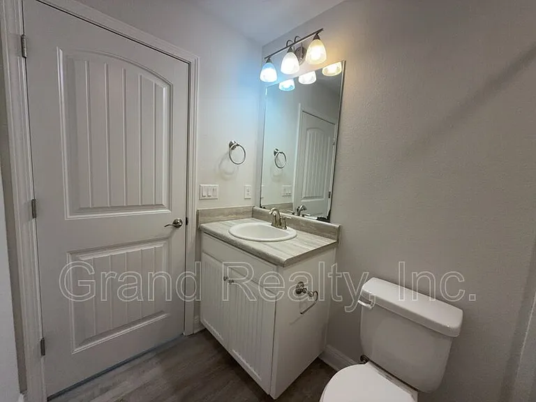 5004 Hamilton Crossing Blvd — Photo 18