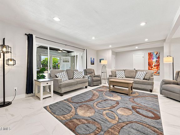 3rd image of 5921 S ALDER Drive