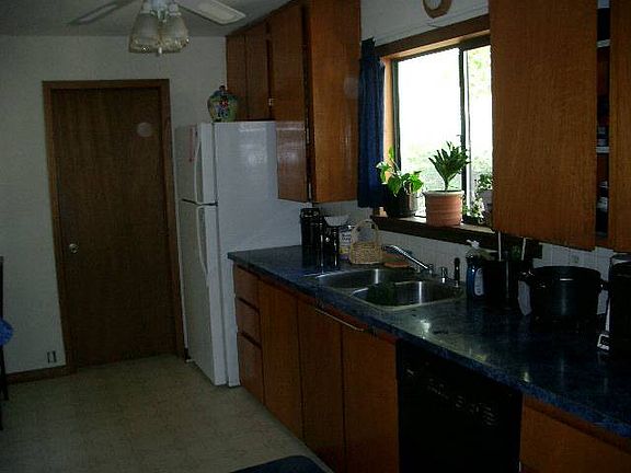 3rd image of 326 N Brower St