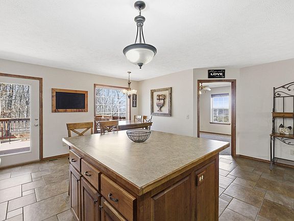 4th image of 5019 N Farm Rd 249