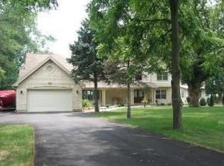 907 E Main Street Rd, Cary, IL 60013