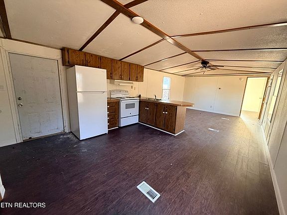 5th image of 166 Maynard Ave