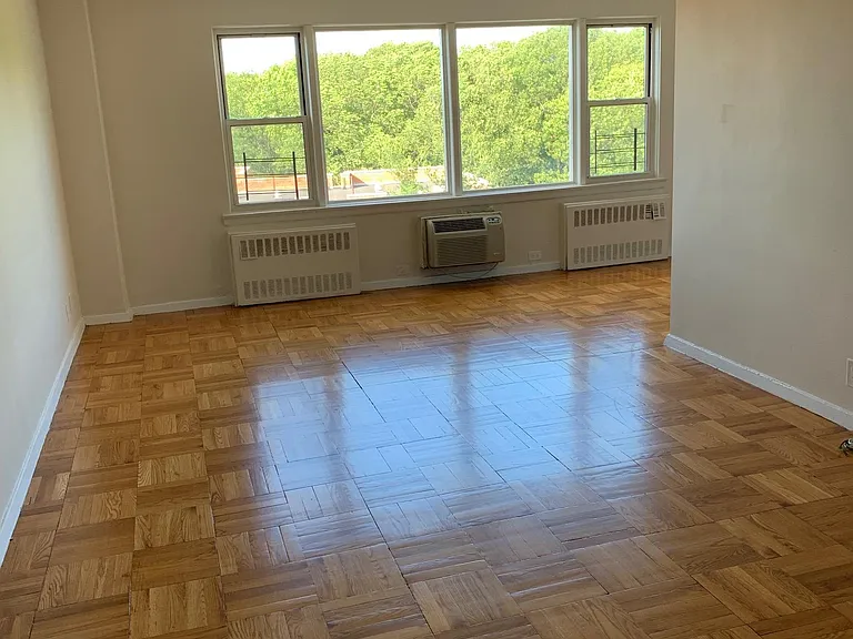 1160 Midland Ave — Photo 11