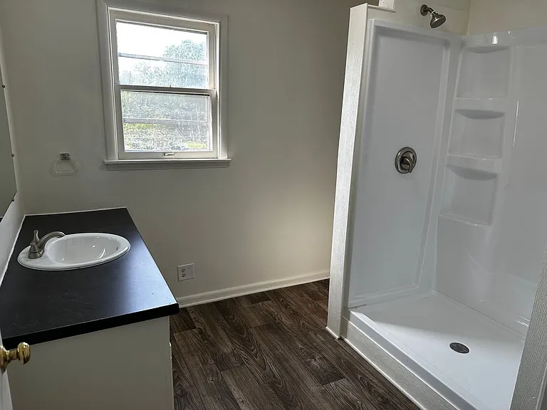 1946 Saint Lawrence Ave — Photo 11