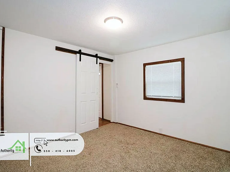4083 Notre Dame Ave — Photo 20