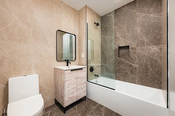 Bathroom, photo 1