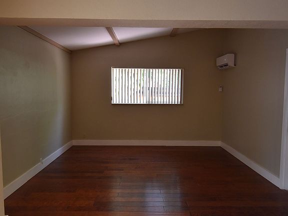 5th image of 26 NE 27th Dr
