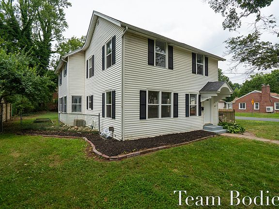 2nd image of 627 Pinehurst Blvd