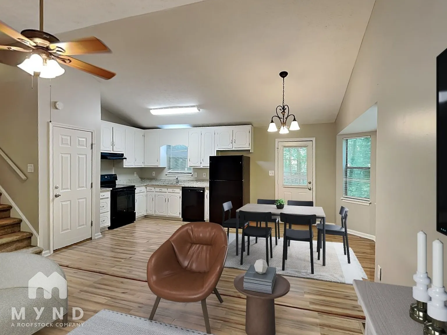 3 bed, 2.0 bath, 1116 sqft, $1,705 — Photo 3