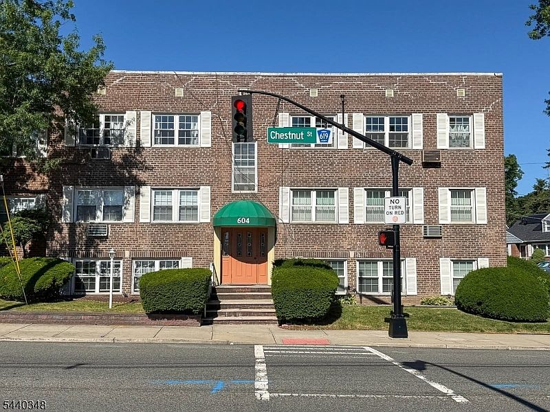 1st image of 604-D Chestnut St #D