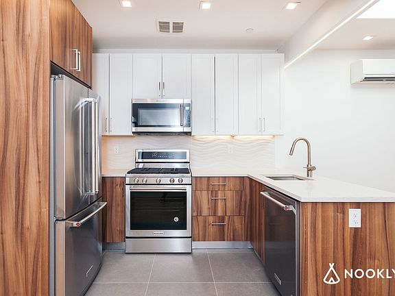 2nd image of 218 Bainbridge St #Gg
