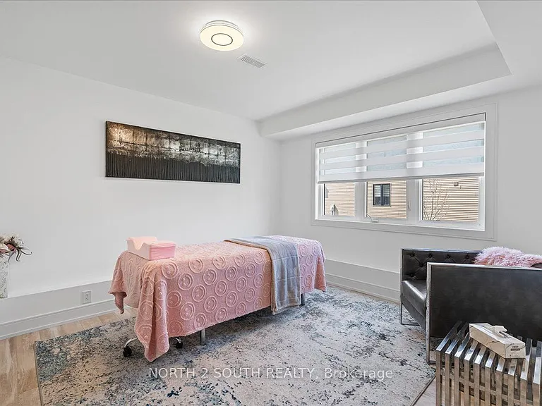 118 Berkely St — Photo 41