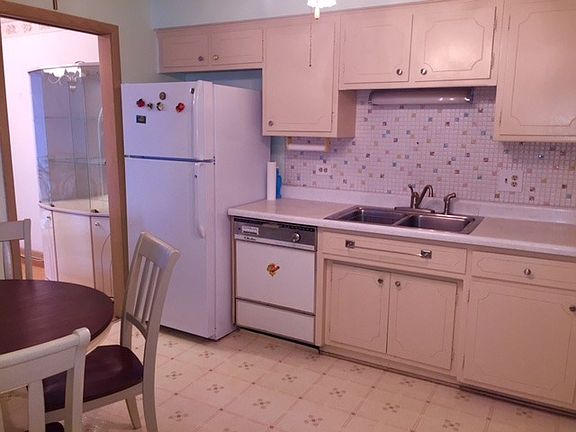 4th image of 3109 N Paris Ave #204