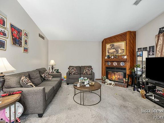 2nd image of 4729-4735 Circle Shore Dr SE