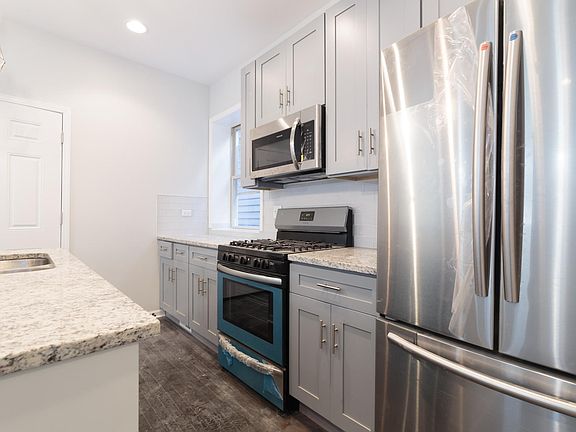3rd image of 5134 N Oakley Ave #2F