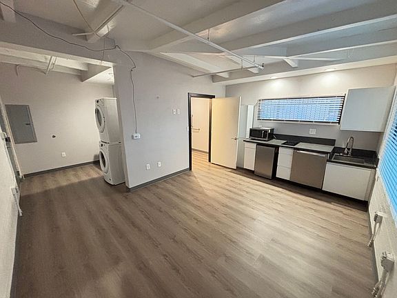 2nd image of 218 S 11th St APT 2
