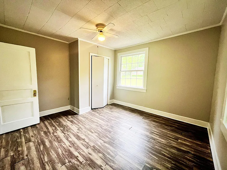 212 Westwood Dr #5 — Photo 8