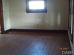 5th image of 110 S Sperling Ave