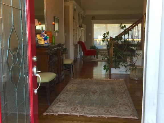 Two-story entry way