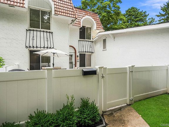 2nd image of 305 Birchwood Road