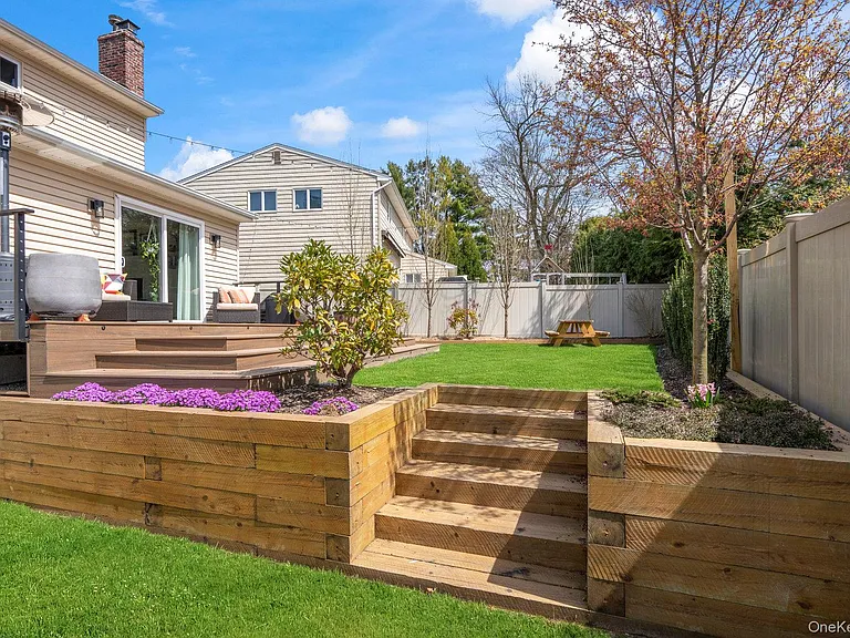 15 Lawrence Ct — Photo 33