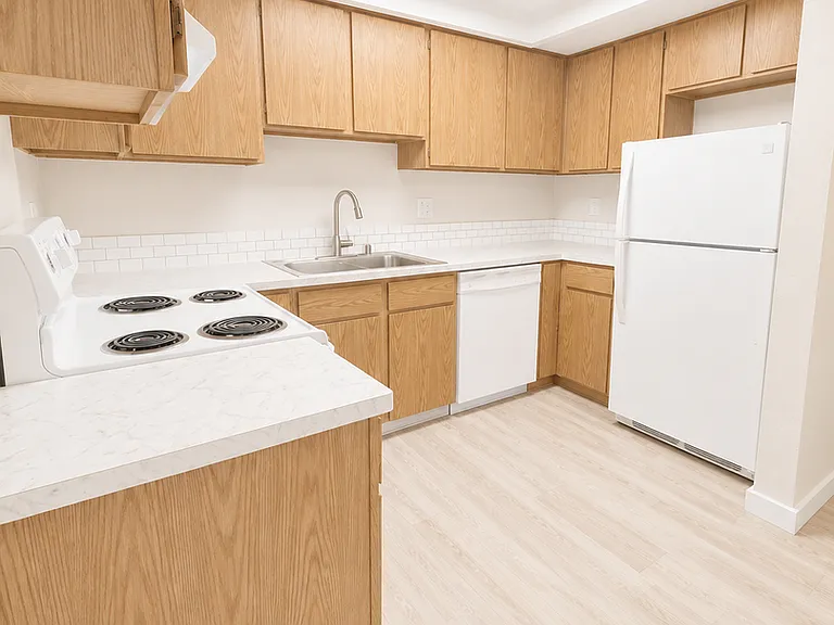 Edmonds Crest Apartments — Photo 17