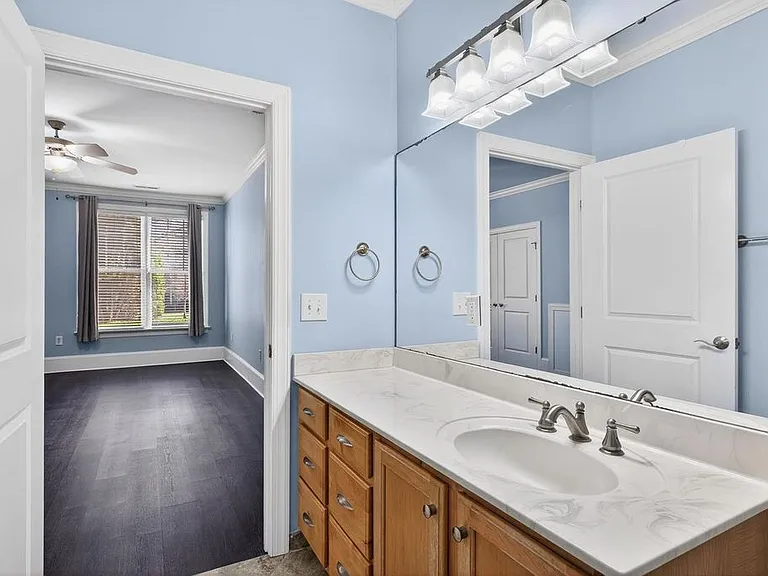 401 Finsbury St #102 — Photo 15