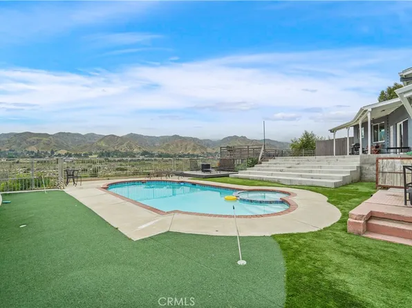 10241 McBroom St, Sunland, CA 91040