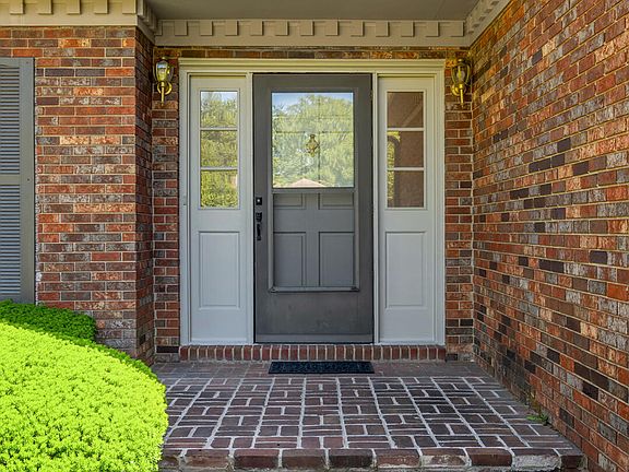 5th image of 604 Autumn Ln