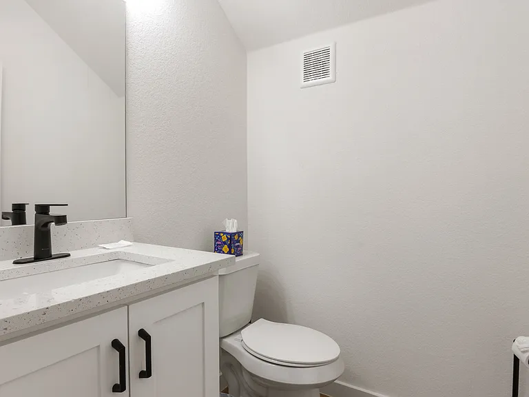 1012 Denver Blvd — Photo 20