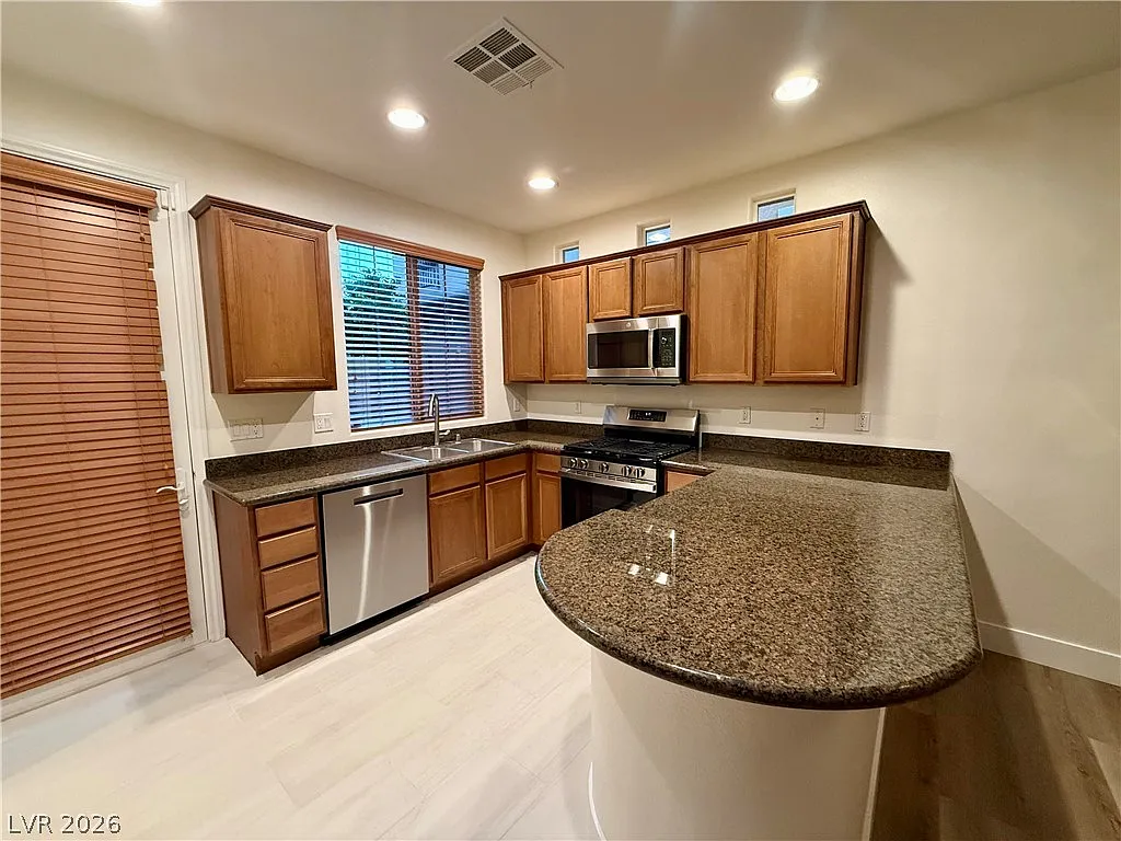 3 bed, 2.5 bath, 1653 sqft, $2,650 — Photo 4