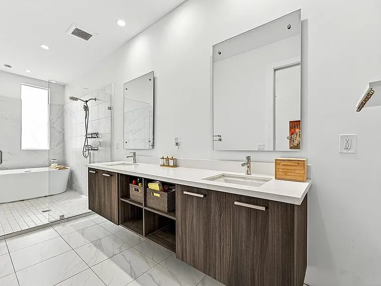 1034 NE 18th Ave #102 — Photo 8